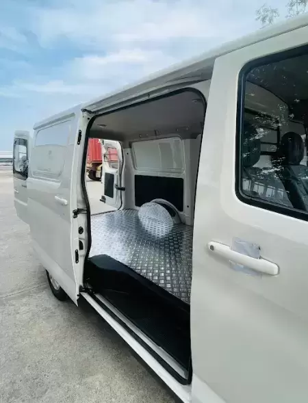 Tera-V8 2 chỗ có giá 344 triệu với thể tích thùng 5.8m3